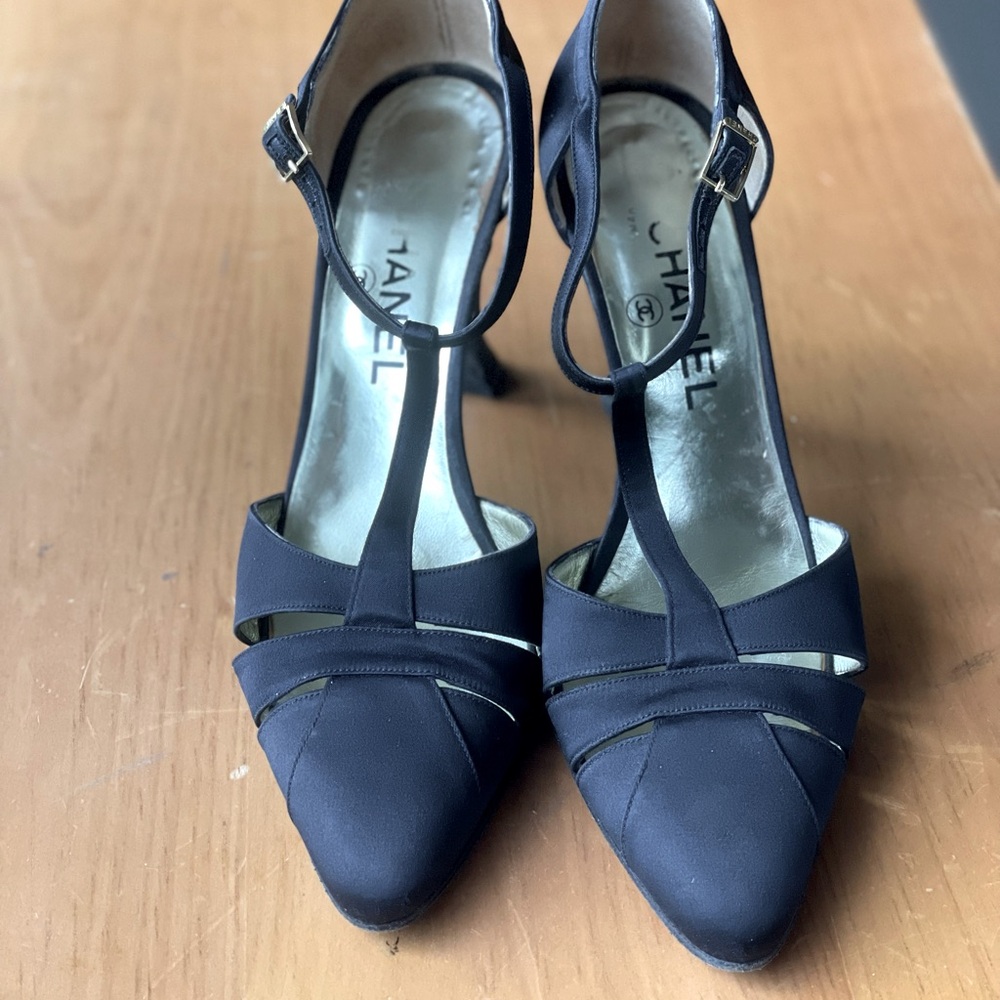 CHANEL black satin heels, size 39 - Picture 6 of 10